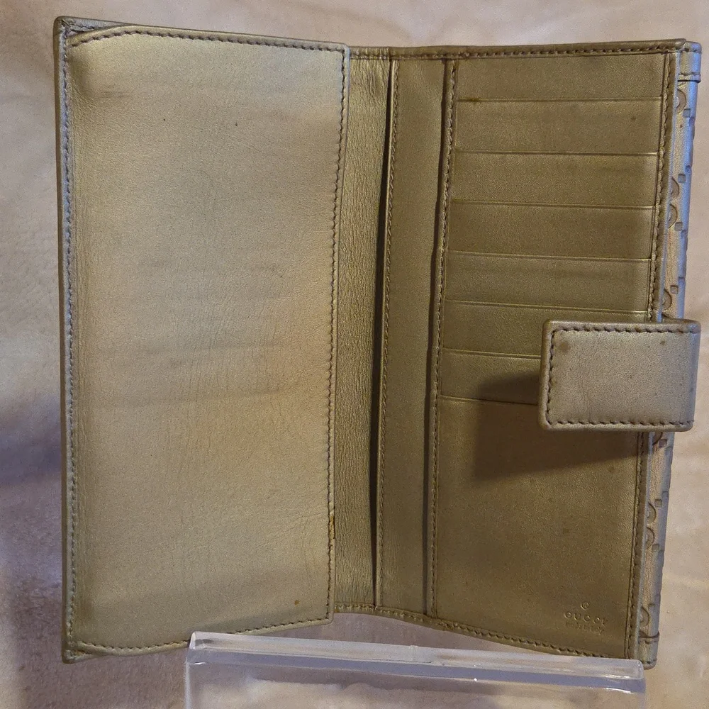 Gucci Gold‎ Embossed Women's Wallet - Picture 5 of 9